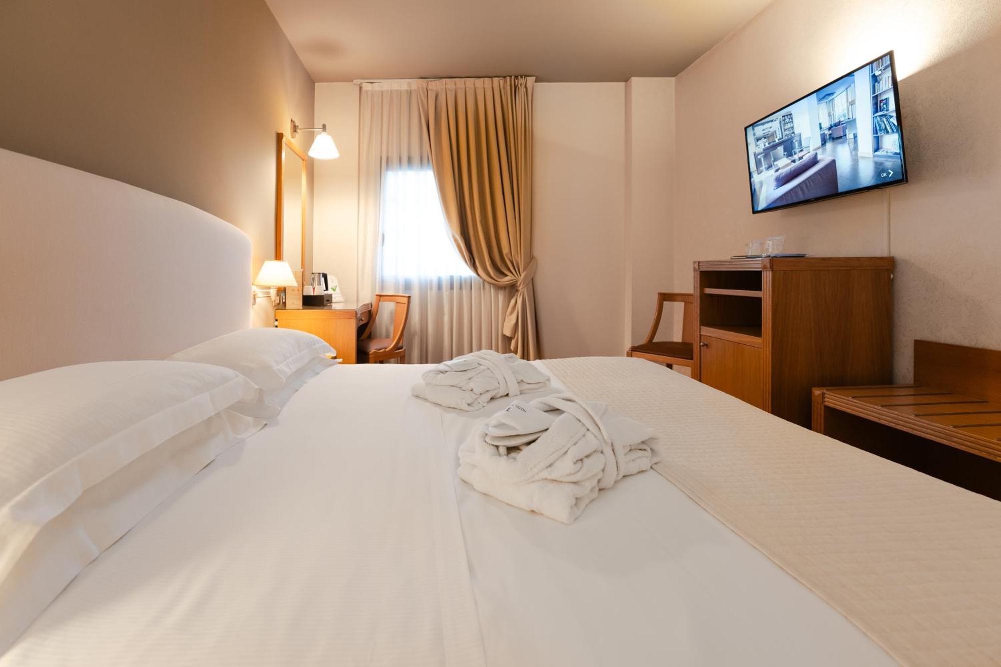 Hotel Touring Carpi Esterno foto