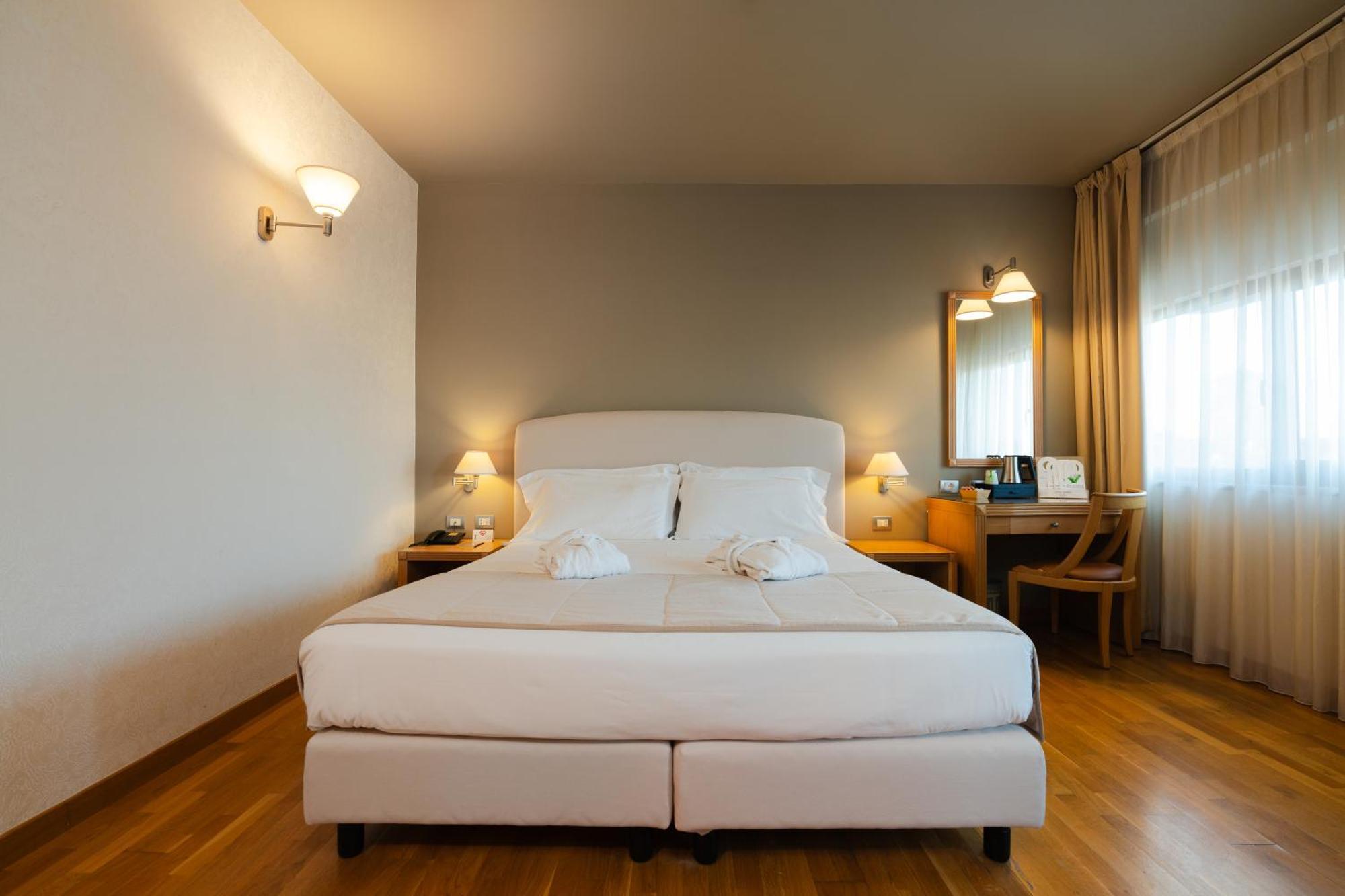 Hotel Touring Carpi Esterno foto
