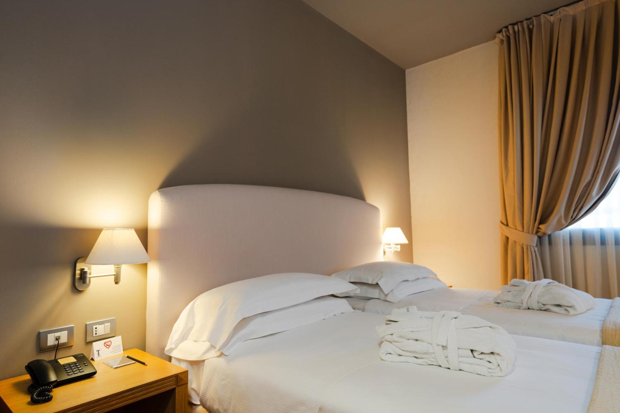 Hotel Touring Carpi Esterno foto