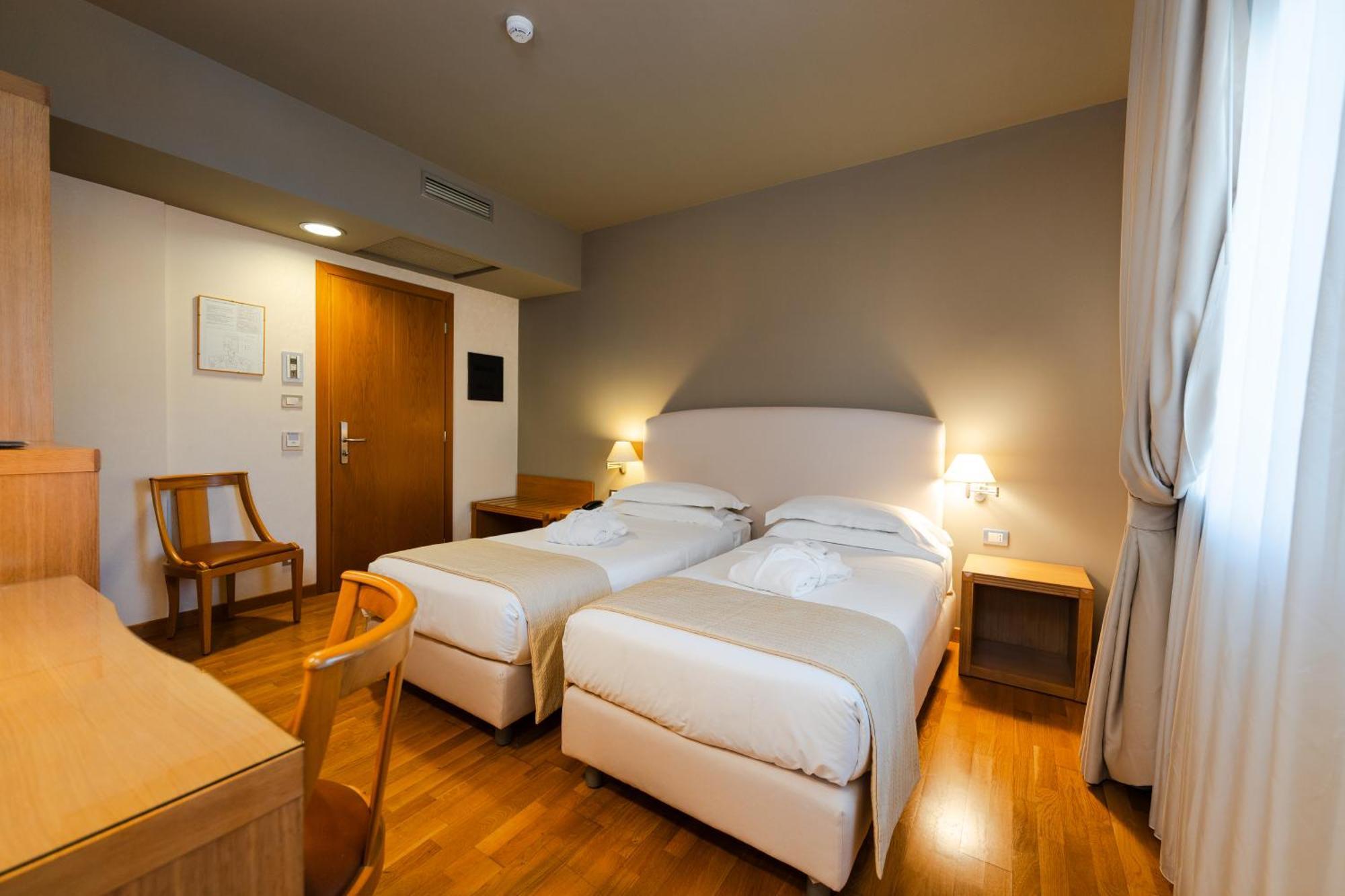 Hotel Touring Carpi Esterno foto