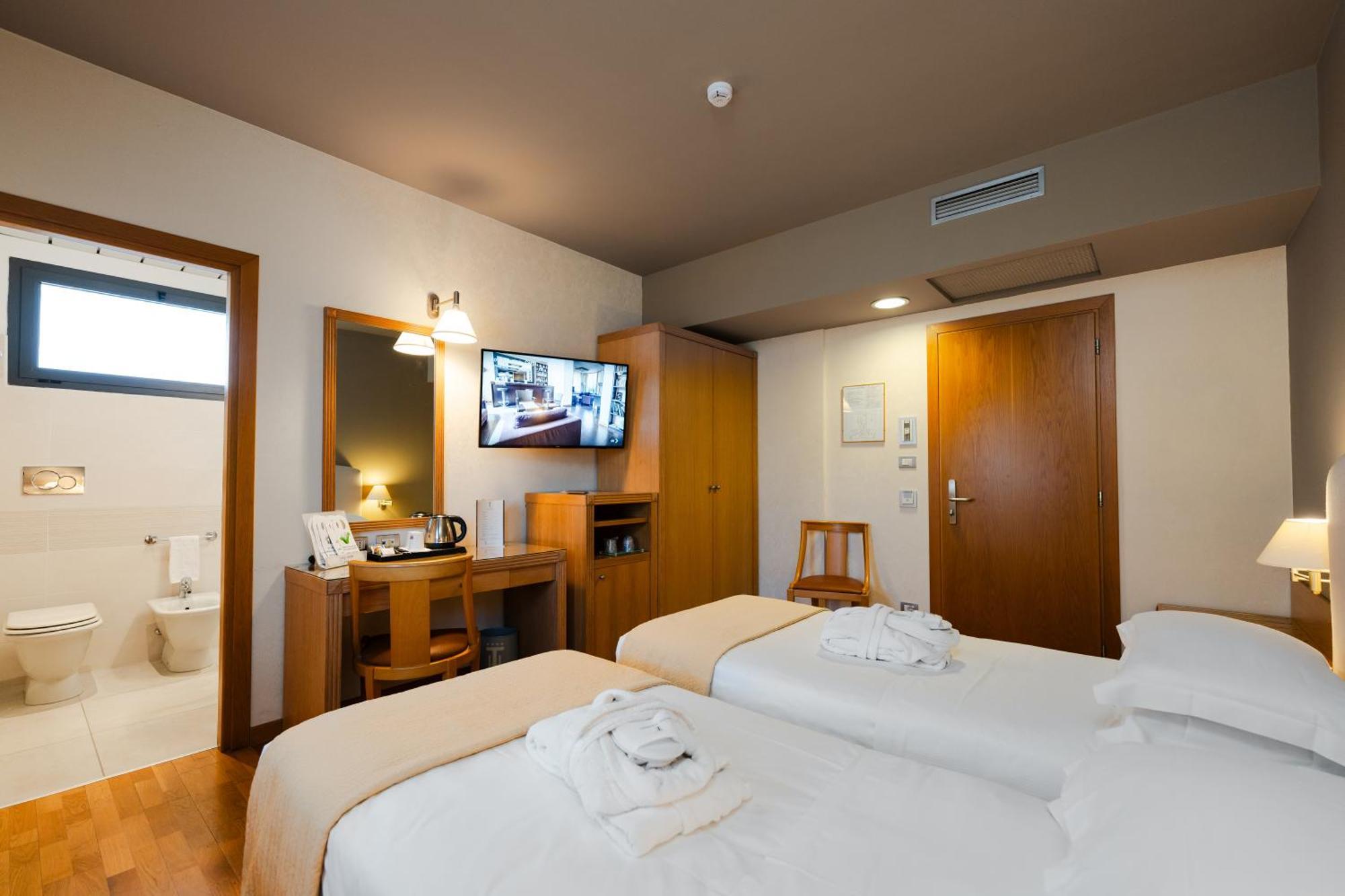 Hotel Touring Carpi Esterno foto