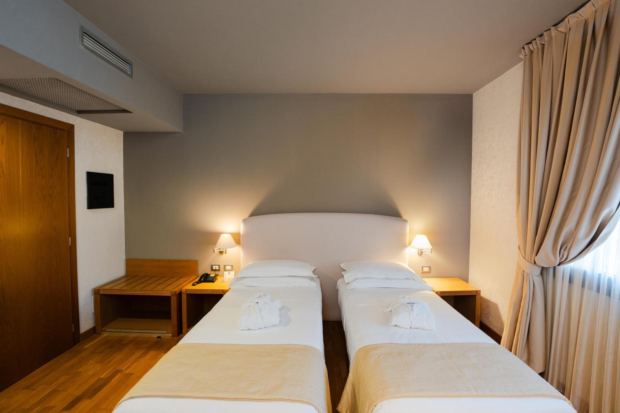 Hotel Touring Carpi Esterno foto