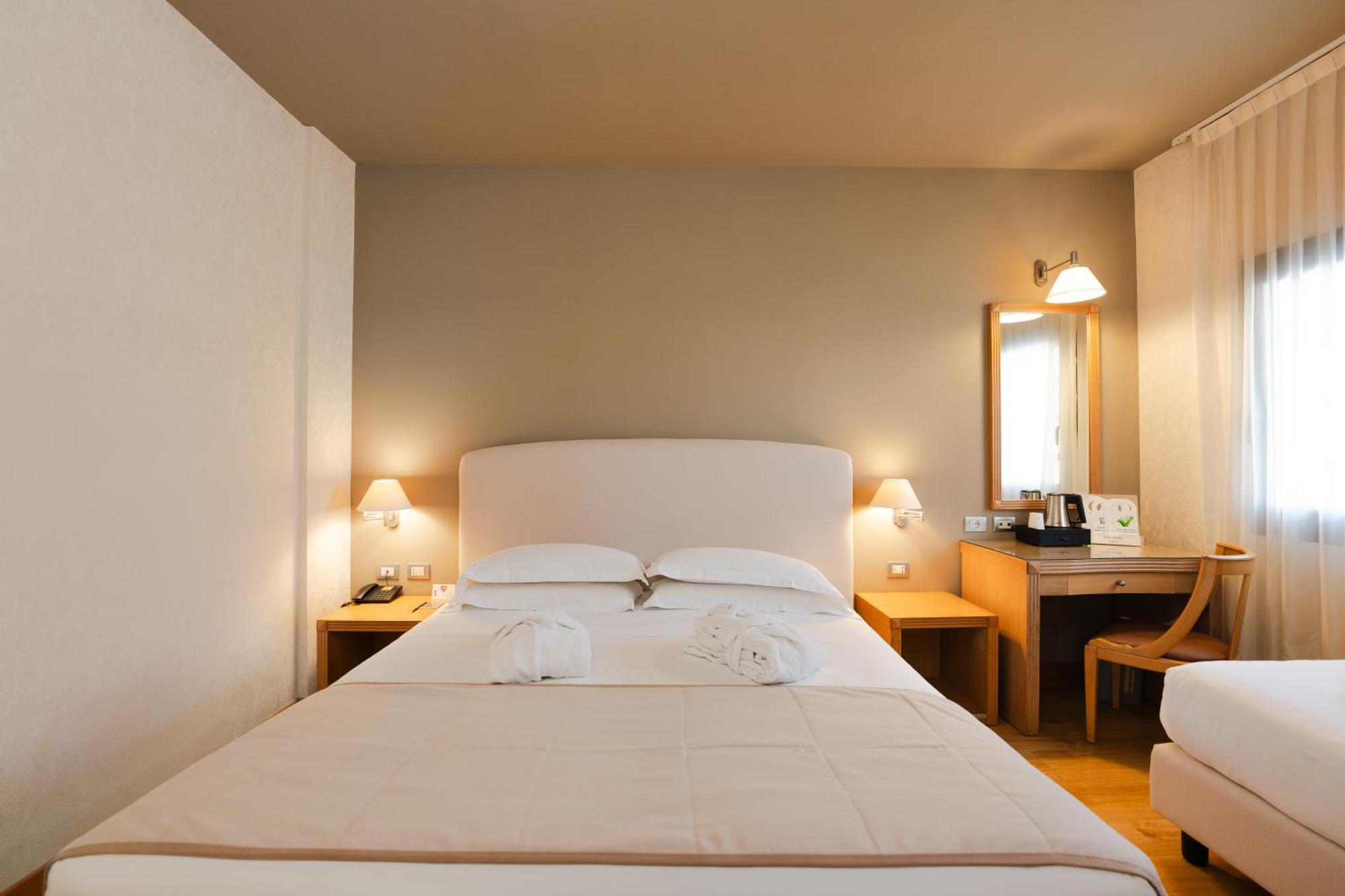 Hotel Touring Carpi Esterno foto
