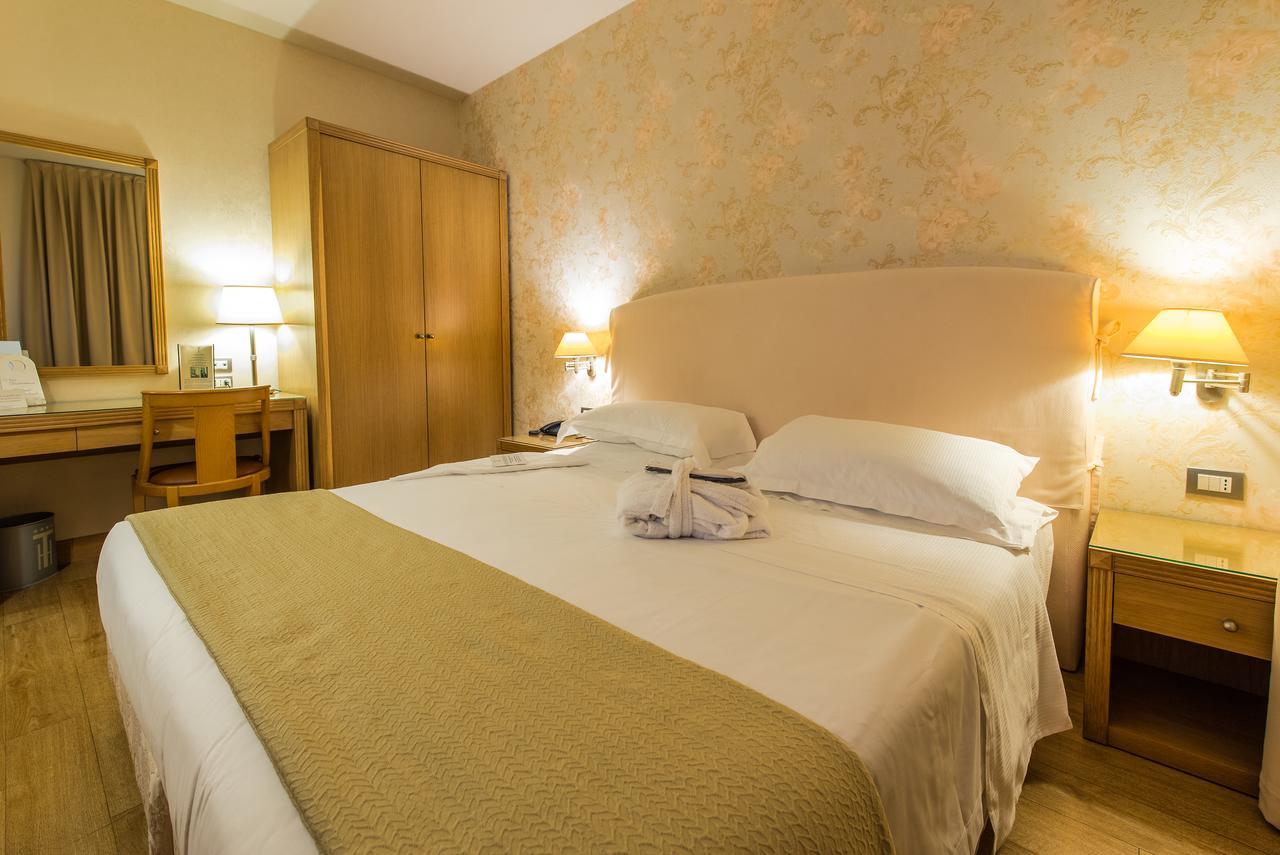 Hotel Touring Carpi Esterno foto