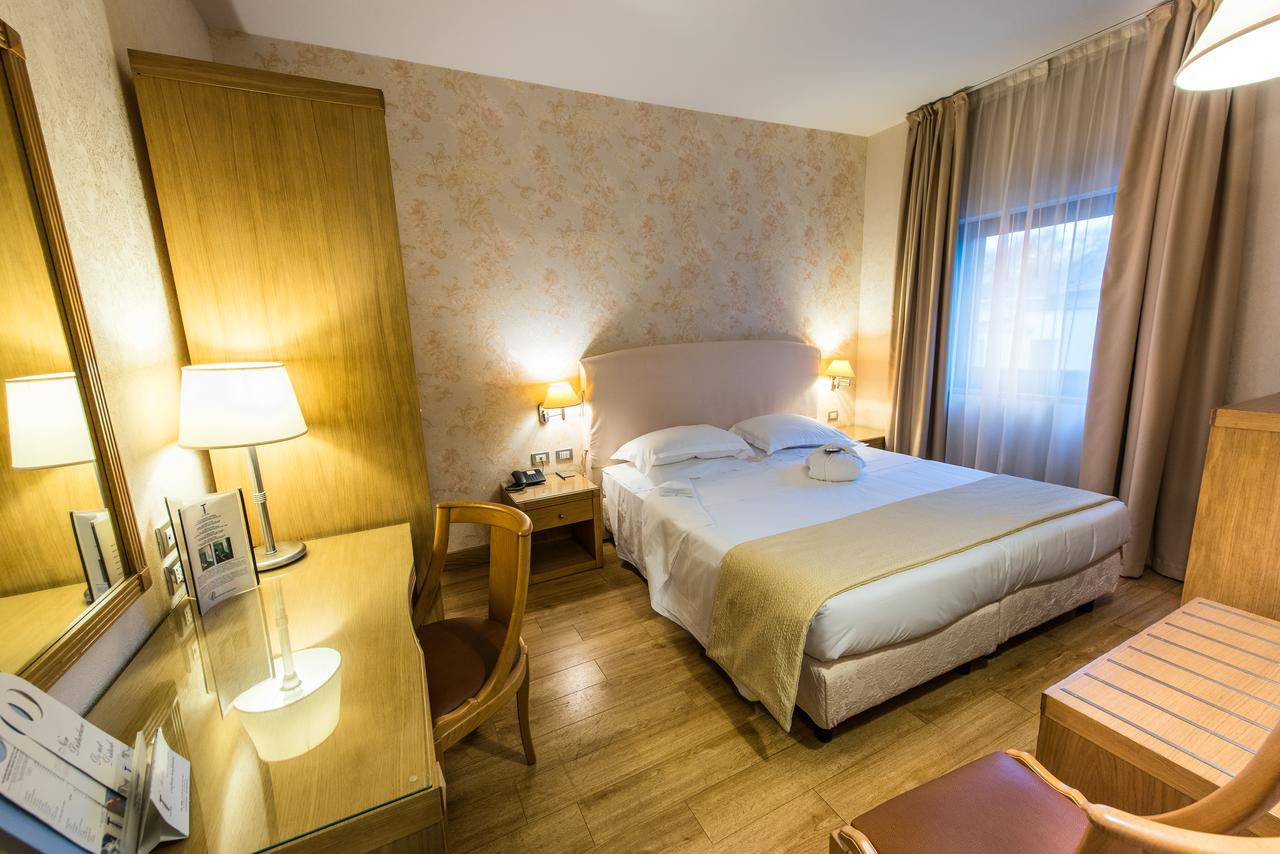 Hotel Touring Carpi Esterno foto
